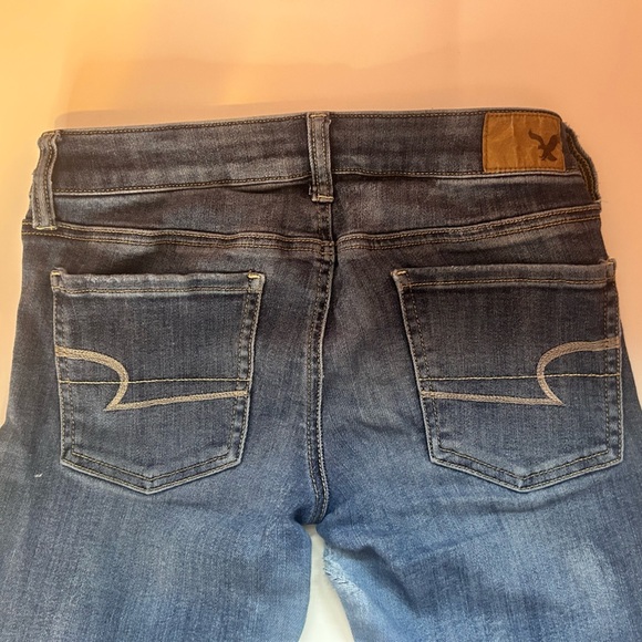 American Eagle Outfitters Women's Blue Jeans (F) - Picture 3 of 6